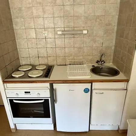 2 Pieces Avec Piscine, Parking, A 400m De La - - Fr-1-225-629 * أرجيليه- سور- مير