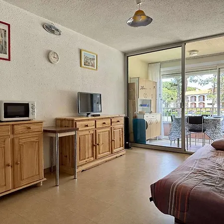 2 Pieces Avec Piscine, Parking, A 400m De La - - Fr-1-225-629